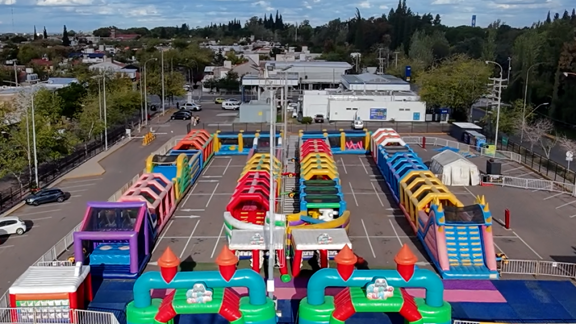 El parque inflable más grande de Latinoamérica llegó a Mendoza Shopping