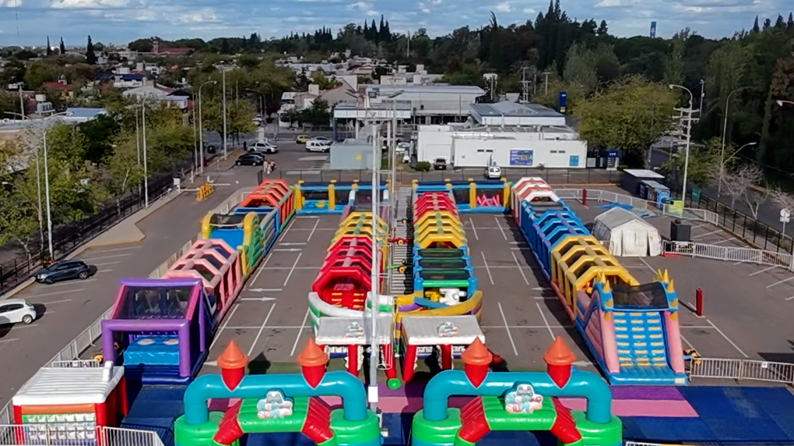 El parque inflable más grande de Latinoamérica llegó a Mendoza Shopping