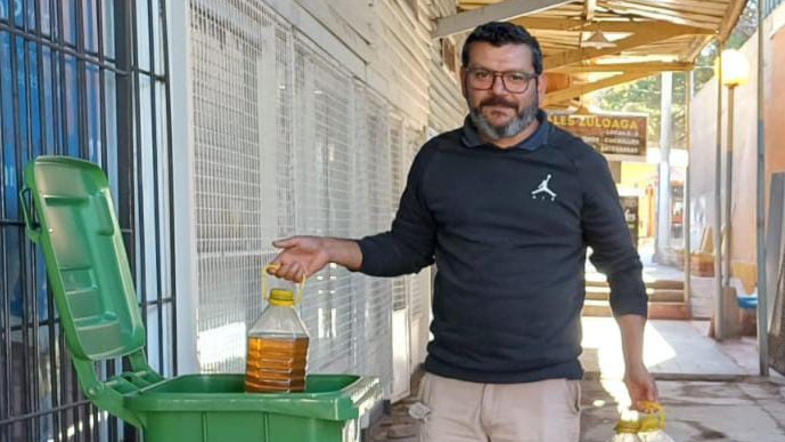 Día de la Tierra: cómo reciclar el aceite usado y proteger un recurso clave
