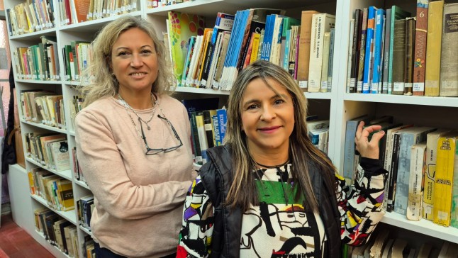 Entre pantallas y libros: cómo la biblioteca redefine su rol con los adolescentes en la era digital