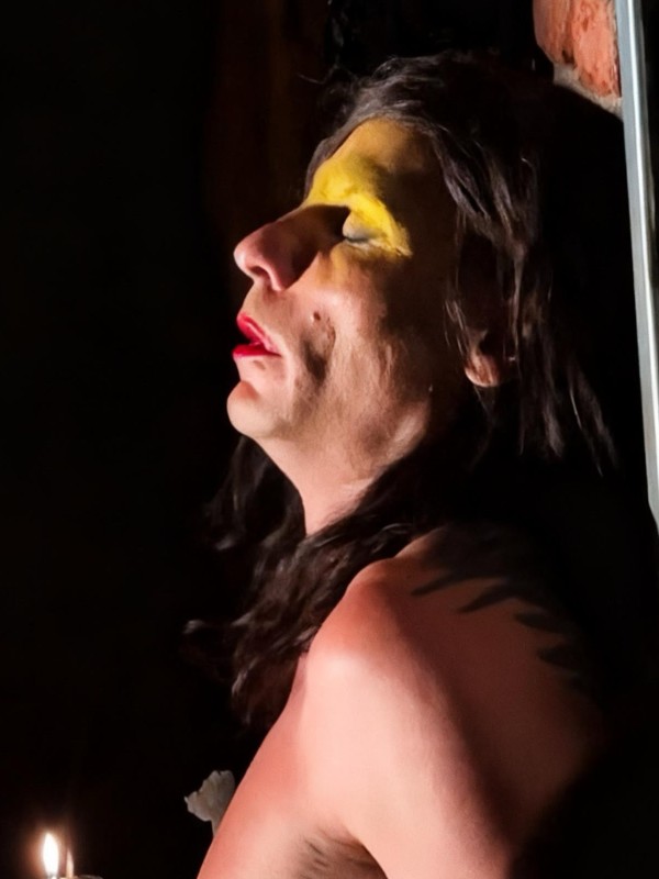 Gonzalo Valenzuela llega a Mendoza con "El Performer", un unipersonal de alto impacto