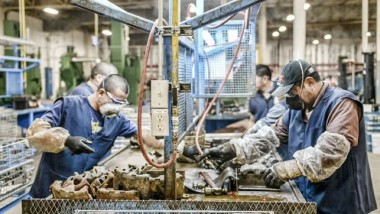 La actividad económica no logra hacer pie: cayó 2,1% interanual en febrero empujada por la industria y la construcción