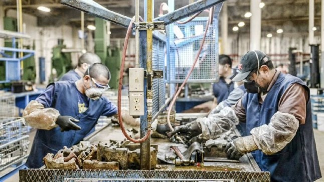 La actividad económica no logra hacer pie: cayó 2,1% interanual en febrero empujada por la industria y la construcción