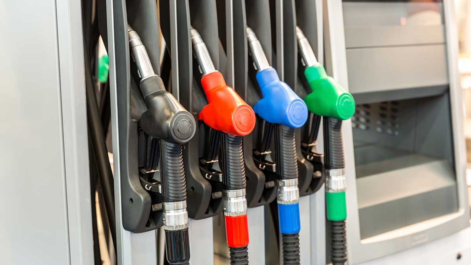 Aumentan, de manera parcial, los combustibles en mayo