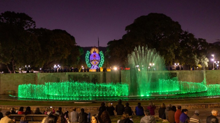 Emotivo homenaje a Felipe Staiti en la Ciudad: música, luces y recuerdos en Plaza Independencia