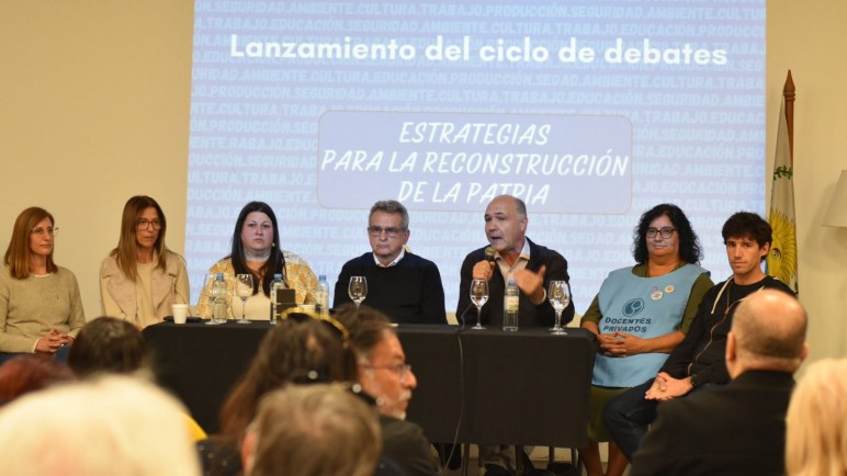 Agustín Rossi llamó en Mendoza a construir "el frente más amplio posible" en el lanzamiento de Foro Nuevo Cuyo