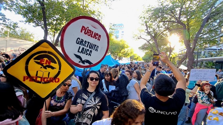 Marcha universitaria en medio del ajuste: salarios bajo la línea de pobreza y una disputa abierta por el financiamiento