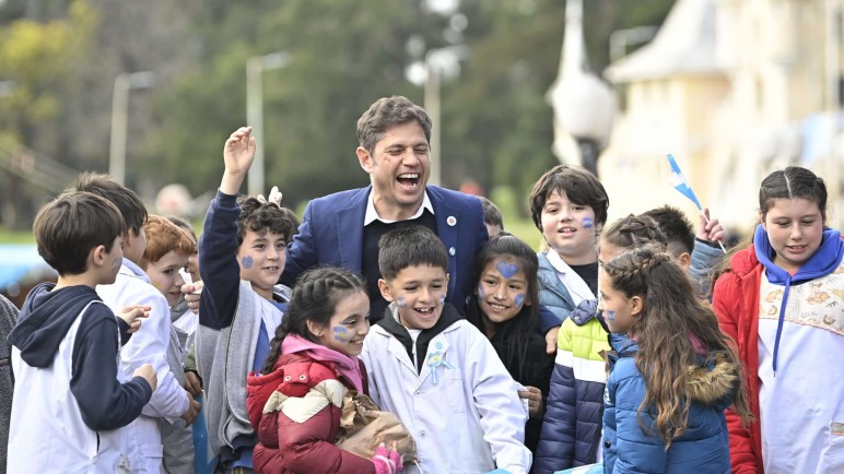Por primera vez, Axel Kicillof supera a Javier Milei en un posible balotaje