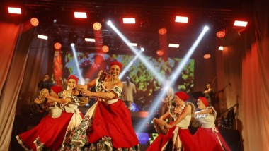 El Teatro Roma se vistió de patria en una emotiva Velada de Gala por el 25 de Mayo