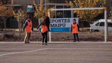 Maipú inauguró un nuevo playón deportivo en El Pedregal y ya supera los 20 espacios construidos en el departamento
