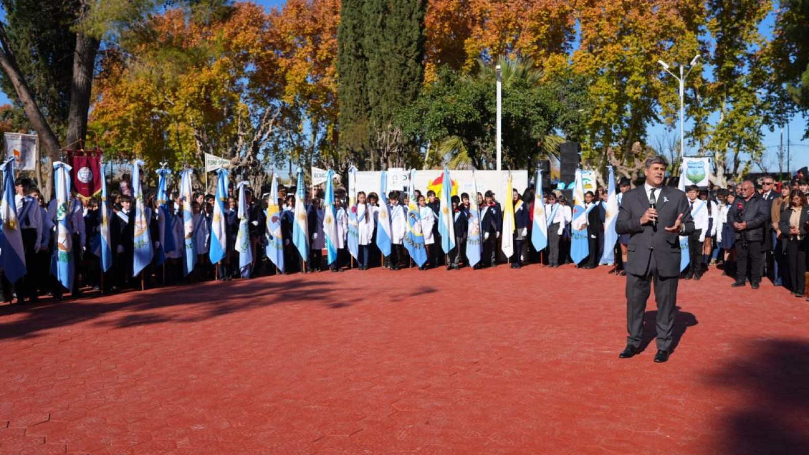 Junín celebró el 216° aniversario de la Revolución de Mayo con un emotivo acto en Philipps