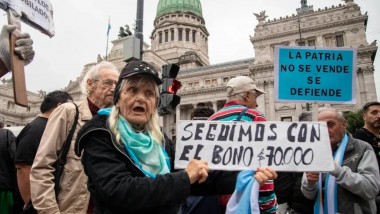 El gobierno de Milei sigue congelando el bono de 70 mil pesos a los jubilados