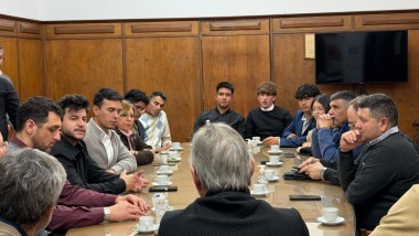 Omar Félix recibió a estudiantes sanrafaelinos que competirán con su robot en un torneo internacional en México