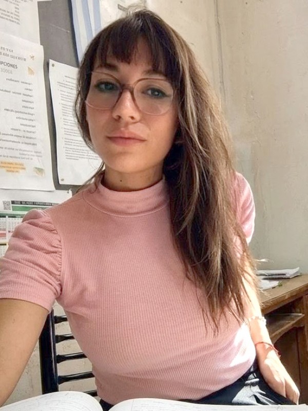 Nadia Flores: "El celular es la niñera de los pobres: entra en la vida de los chicos desde la primera infancia como el único recurso al alcance de las familias"