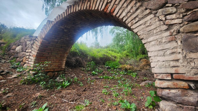 Las venas del agua: la lenta agonía del acueducto colonial de El Challao