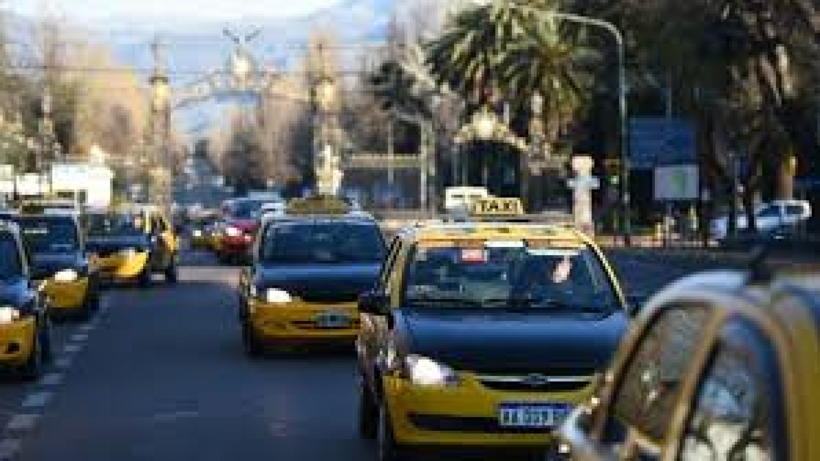 Permisionarios de taxis y remises deberán mantener la higiene de las unidades