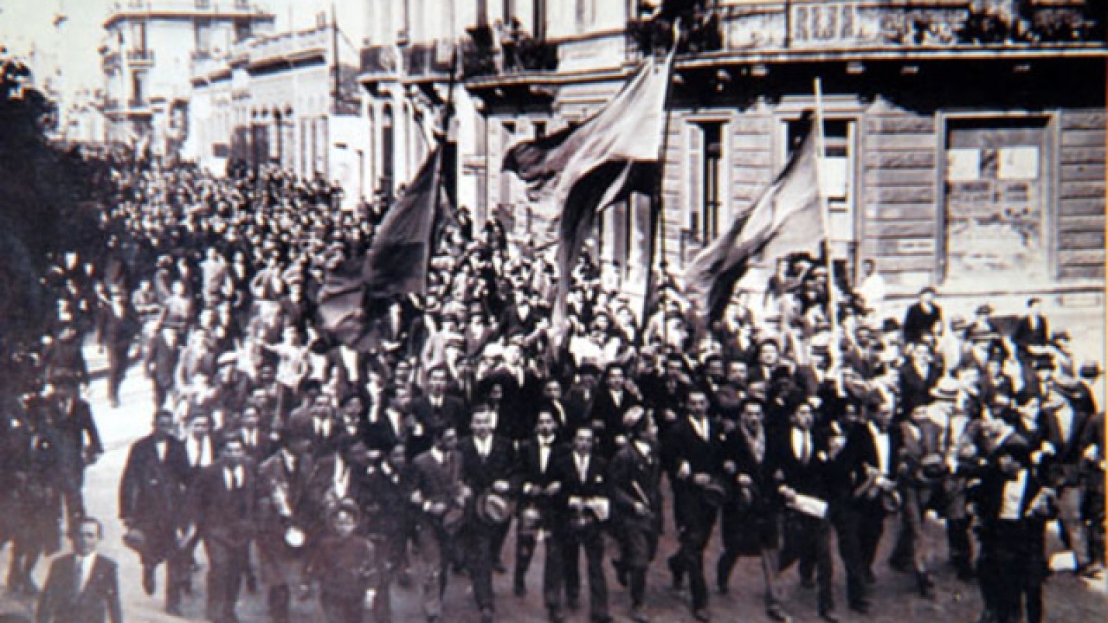 27 de Septiembre: Se funda la Confederación General del Trabajo