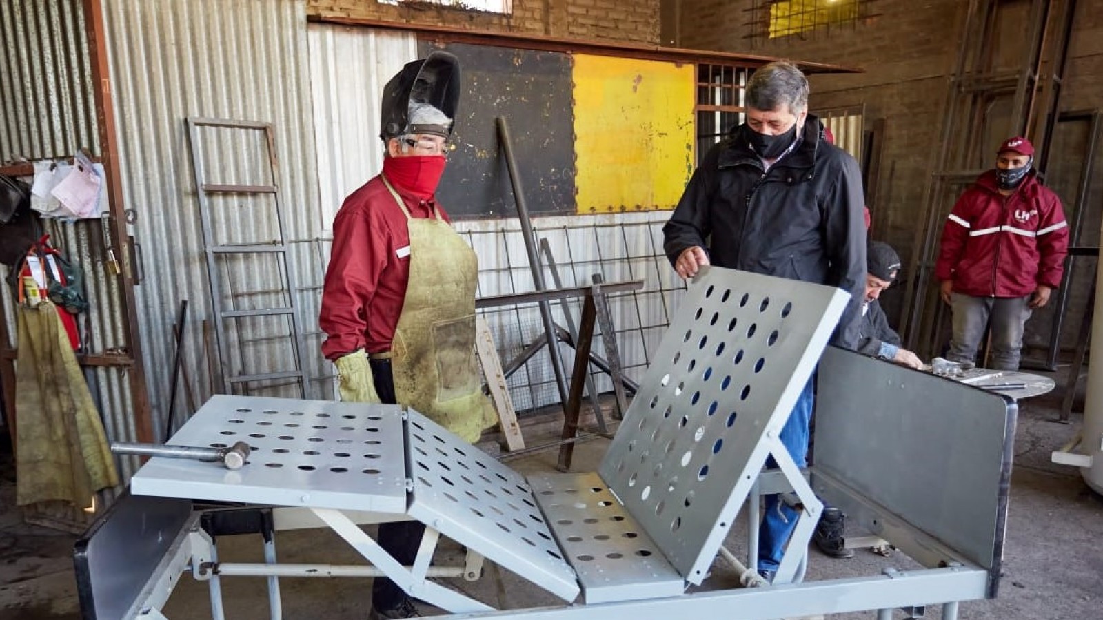 Las Heras repara las camas del Hospital Central para colaborar con la pandemia