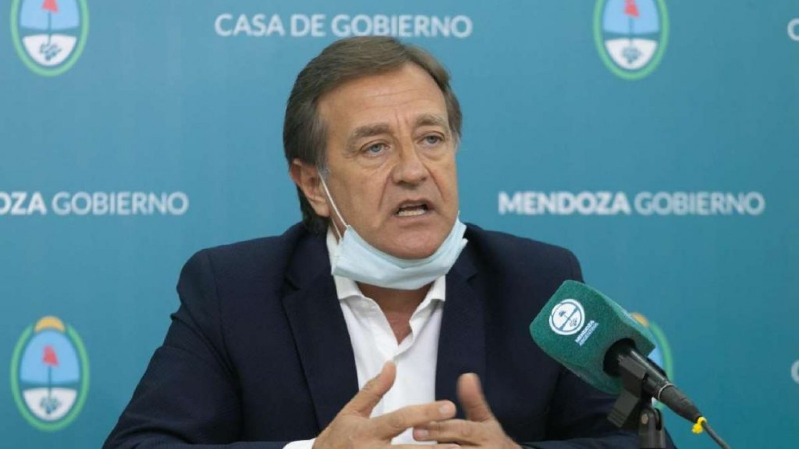 No positivo, pero aislado. El Gobernador dio negativo pero su hija habría dado positivo.