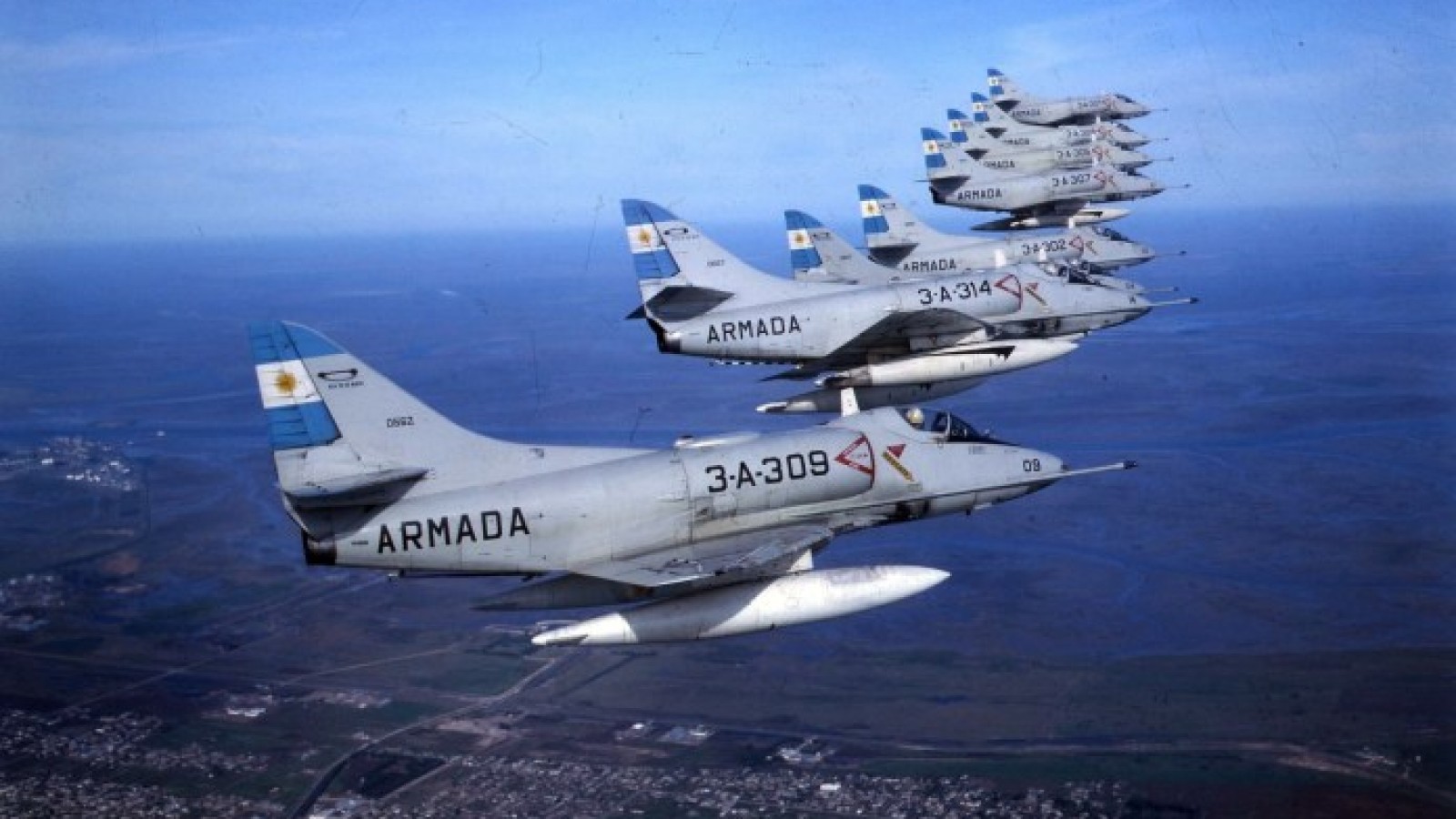 Halcones del cielo. Crónica de un avión