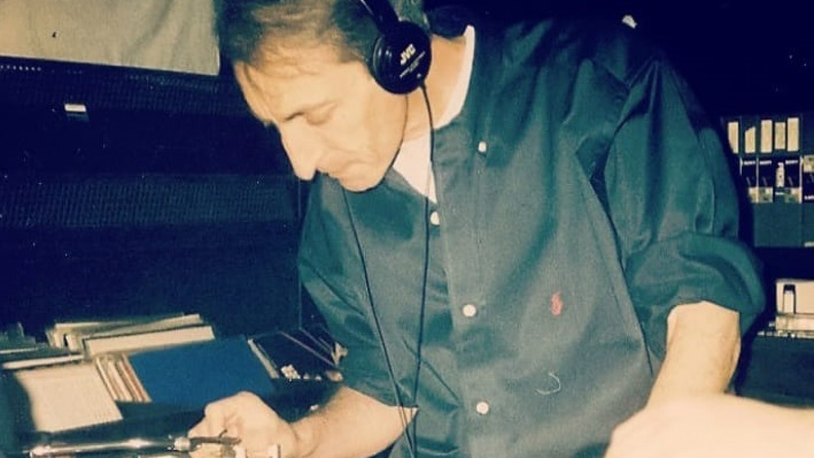 Las bandejas giradiscos de luto, murió Salvador Rincón