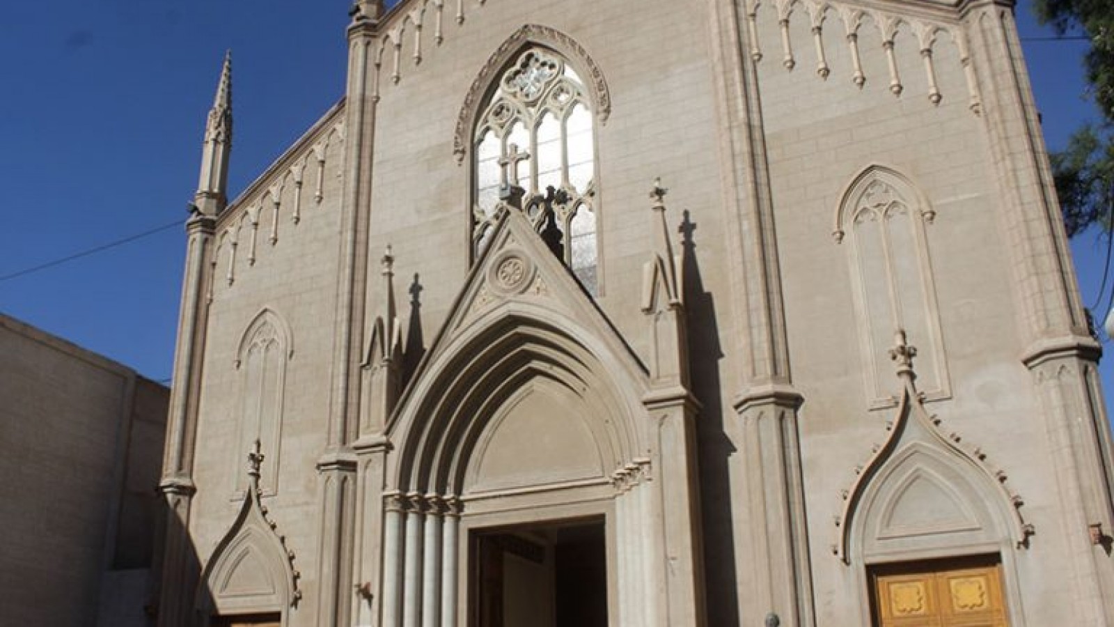 Godoy Cruz celebra el 9 de Julio con el Himno cantado por Javier Rodríguez y un locro solidario