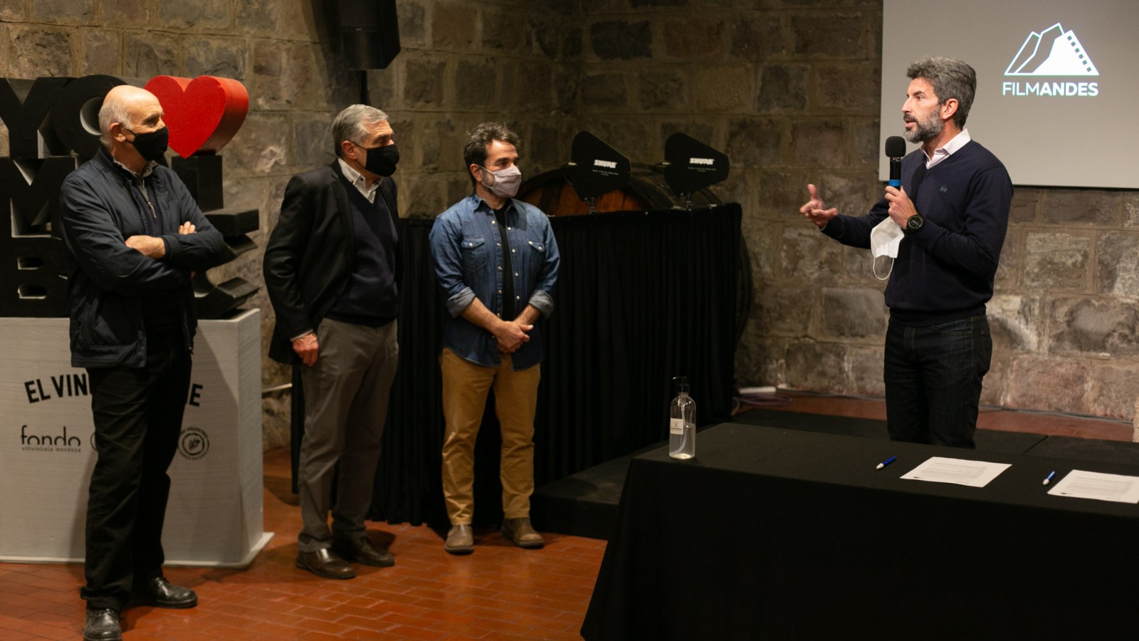 Dos industrias aliadas: cine y vino en la Ciudad