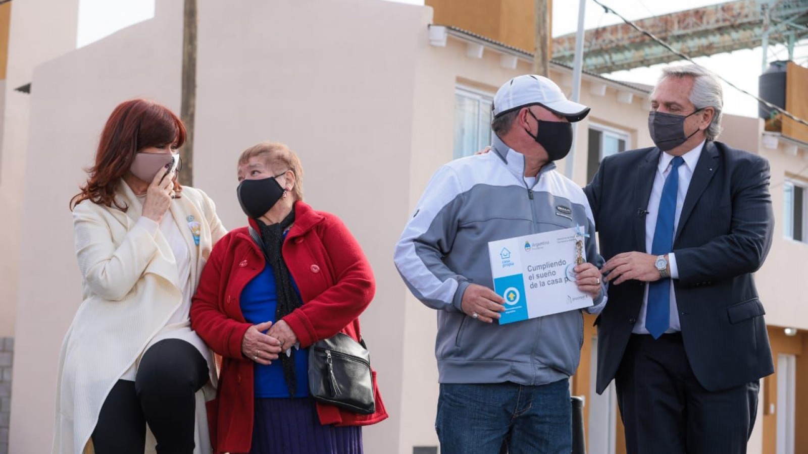 Entrega de la vivienda número 20 mil construida durante la gestión presidencial-LSA