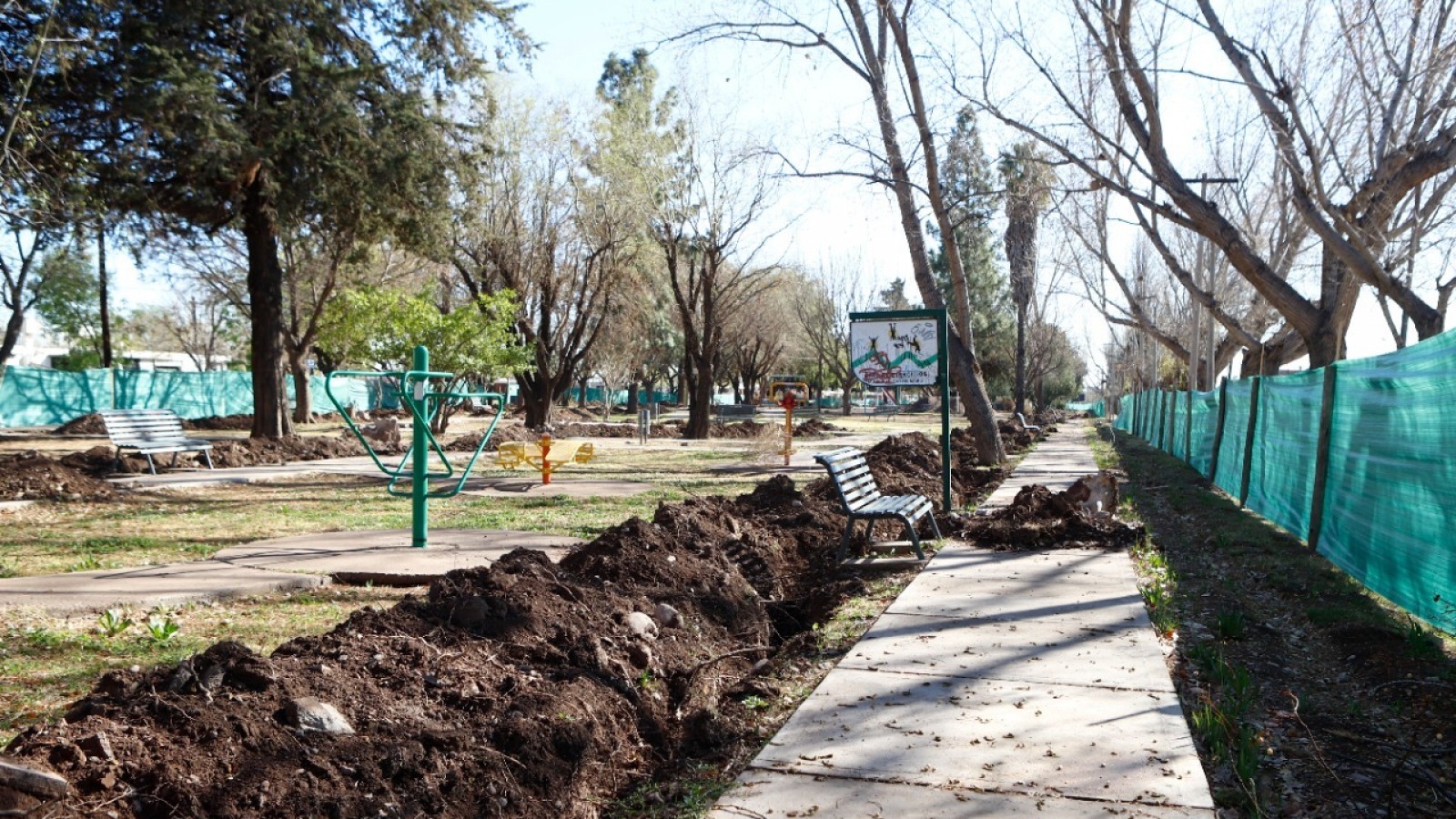 Maipú sigue mejorando sus 114 espacios verdes