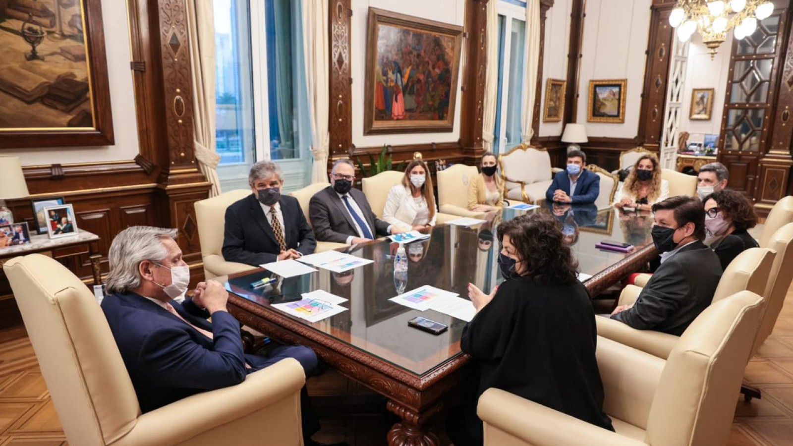 El Presidente recibió a la comisión interministerial que se encargará de llevar adelante proyectos nacionales de producción de vacunas