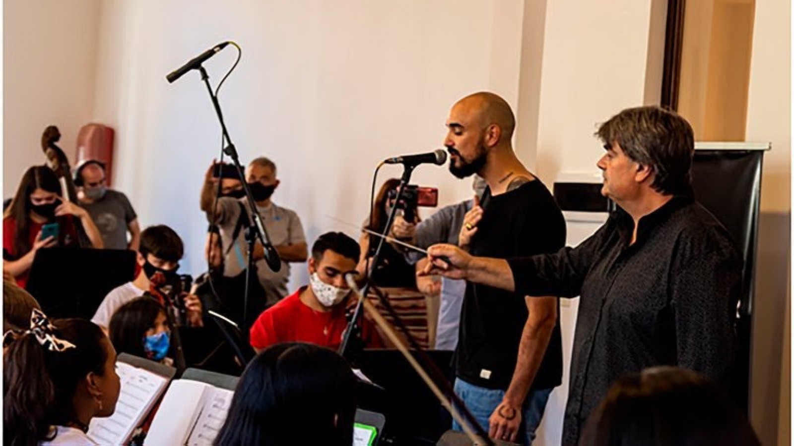 Abel Pintos cantó sorpresivamente con la Orquesta Municipal Infanto Juvenil marplatense