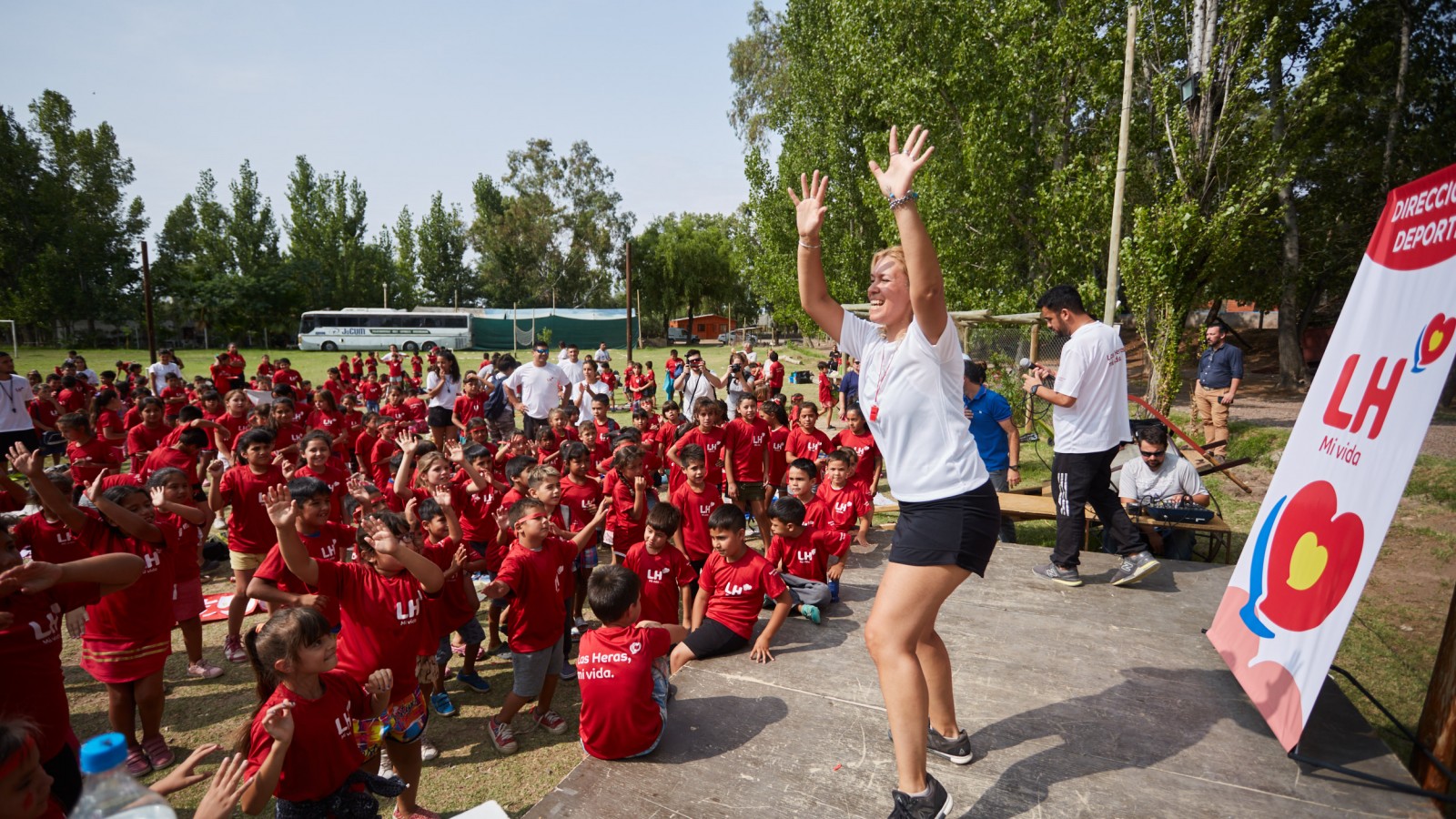 <p>Entrega de remeras a escuelas de verano. Las Heras, jueves 16 de enero de 2020. (Prensa Las Heras/Marcelo Aguilar) <a class="continue" href="https://portada.com.ar/las-heras-abre-las-inscripciones-para-las-escuelas-de-verano-2022/entrega-de-remeras-a-e