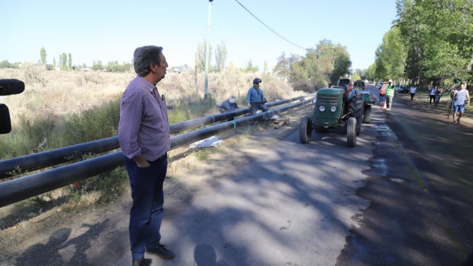 Emir Félix visitó el gasoducto y firmó un convenio para adelantar la finalización de la obra