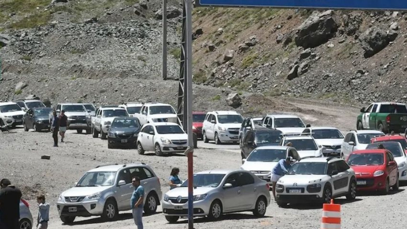 Cierran el paso Cristo Redentor debido a un temporal en alta montaña