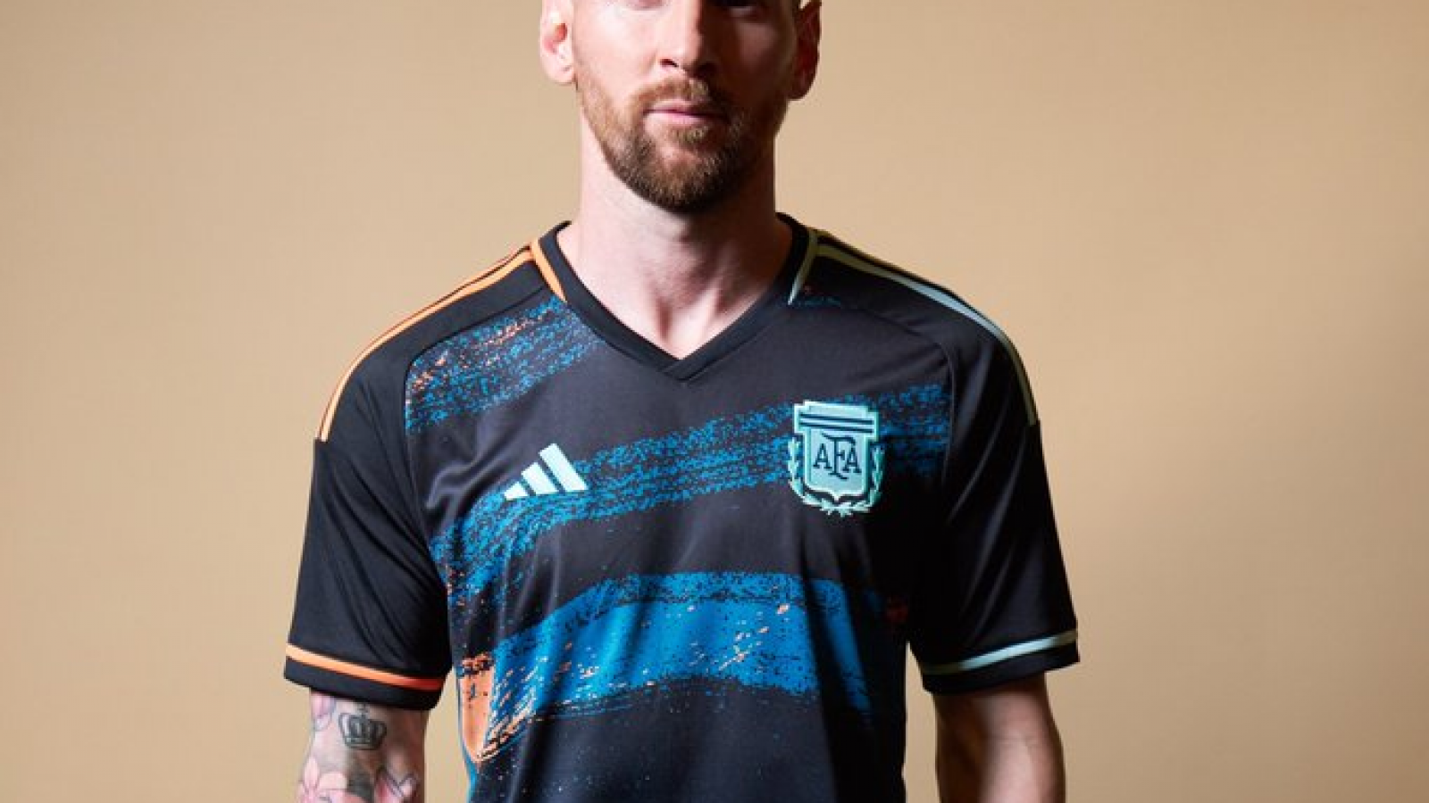 Messi se puso la camiseta para apoyar a la Selección Argentina femenina antes del Mundial-LSA