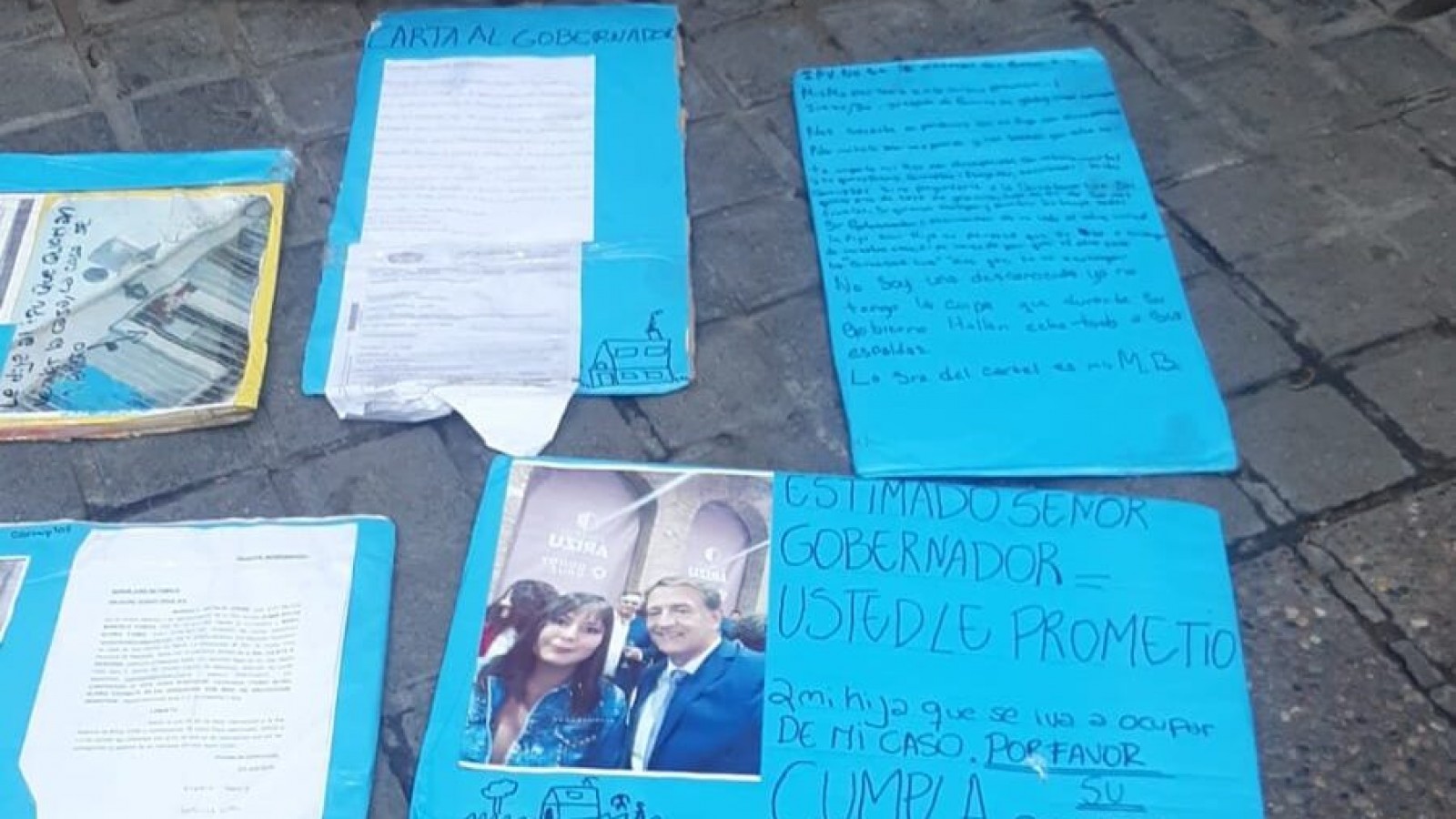 Madre de un chico con discapacidad reclama en la vía pública una vivienda