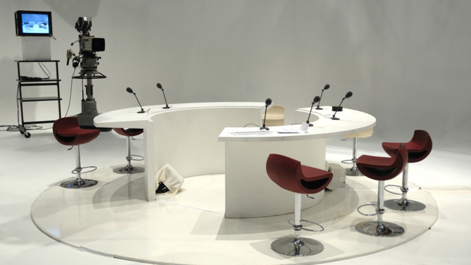 <p>Estudio de Televisión preparado para Debate de Candidatos <a class="continue" href="https://portada.com.ar/se-oficializan-los-debates-para-gobernador/tv-studio/">Continúa leyendo<span> Estudio de TV preparado para Debate</span></a></p>