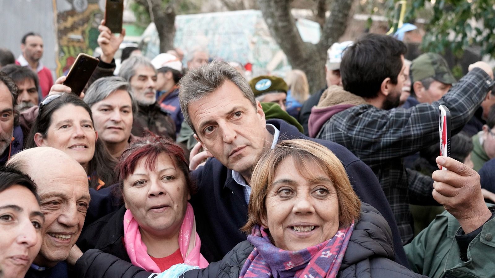 Defender la inversión en el cuidado de las infancias, el eje de Massa con familias en Berazategui