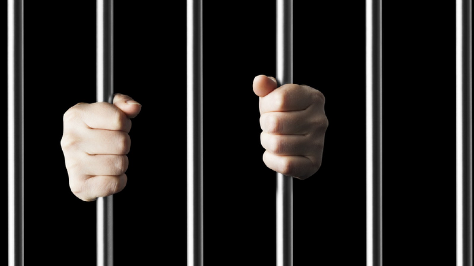 <p>Prisión para quienes hagan denuncias falsas <a class="continue" href="https://portada.com.ar/las-falsas-denuncias-y-los-escraches-en-redes-sociales-tendran-graves-consecuencias/hand-holding-onto-prison-bars-from-within-cell/">Continúa leyendo<span> Pri