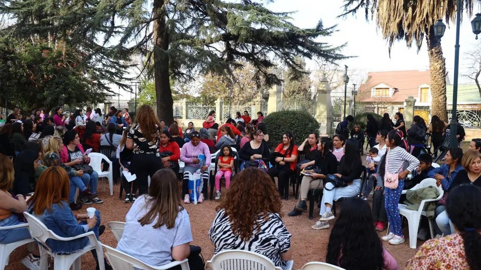 Maipú capacitó en un taller de gestión empresarial para 200 emprendedoras