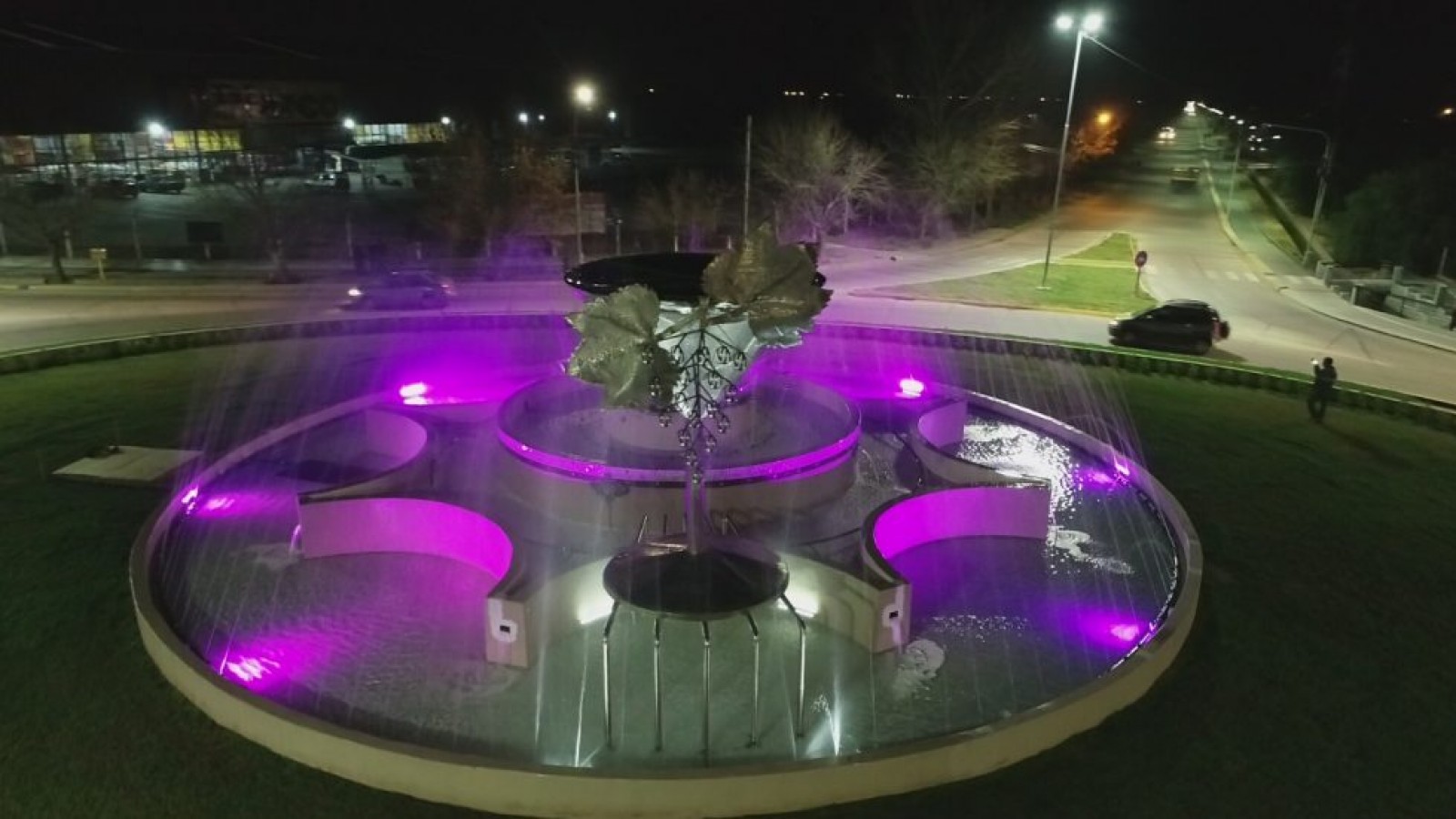 San Rafael: Ya funcionan la nueva fuente y las luces de la rotonda de la copa