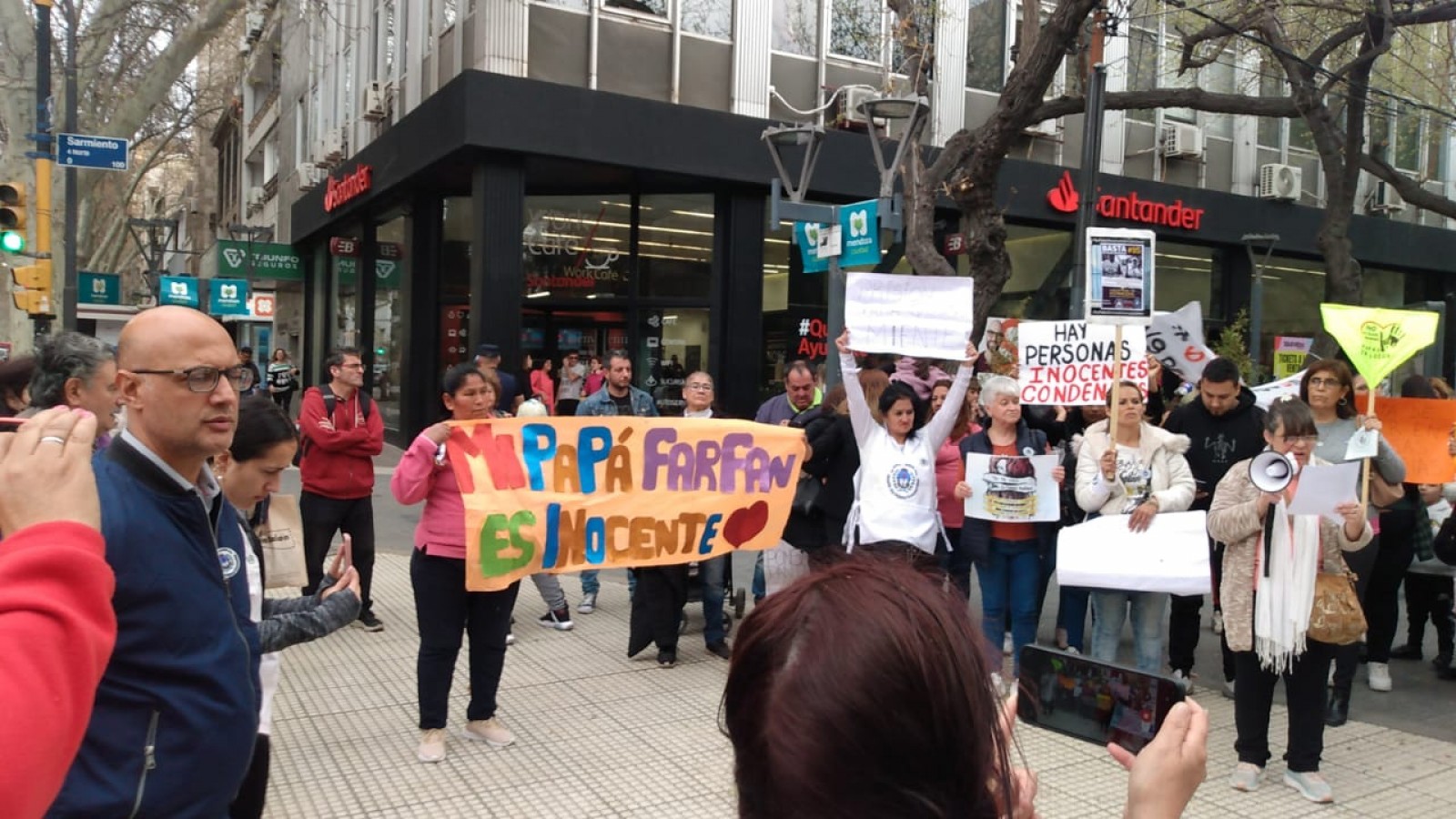 <p>Hijos, hijas y familiares de detenidos reclaman justicia plena <a class="continue" href="https://portada.com.ar/en-el-dia-mundial-de-lucha-contra-las-denuncias-falsas-se-manifestaron-en-mendoza/manifestacion-por-falsas-denuncias-en-mendoza/">Continúa l