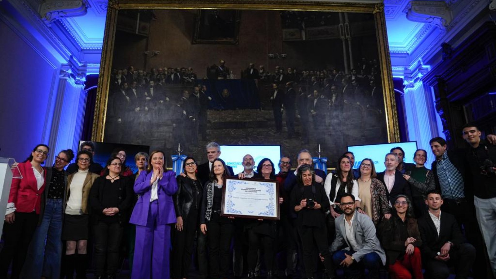 Cecilia Moreau distinguió al Equipo Argentino de Antropología Forense con la mención de honor ?Juan Bautista Alberdi? por su aporte a los derechos humanos