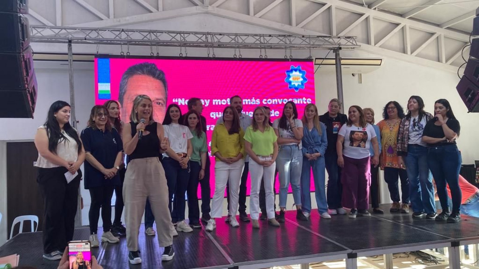 Más de 3000 mujeres y diversidades apoyaron a Massa en un Encuentro regional