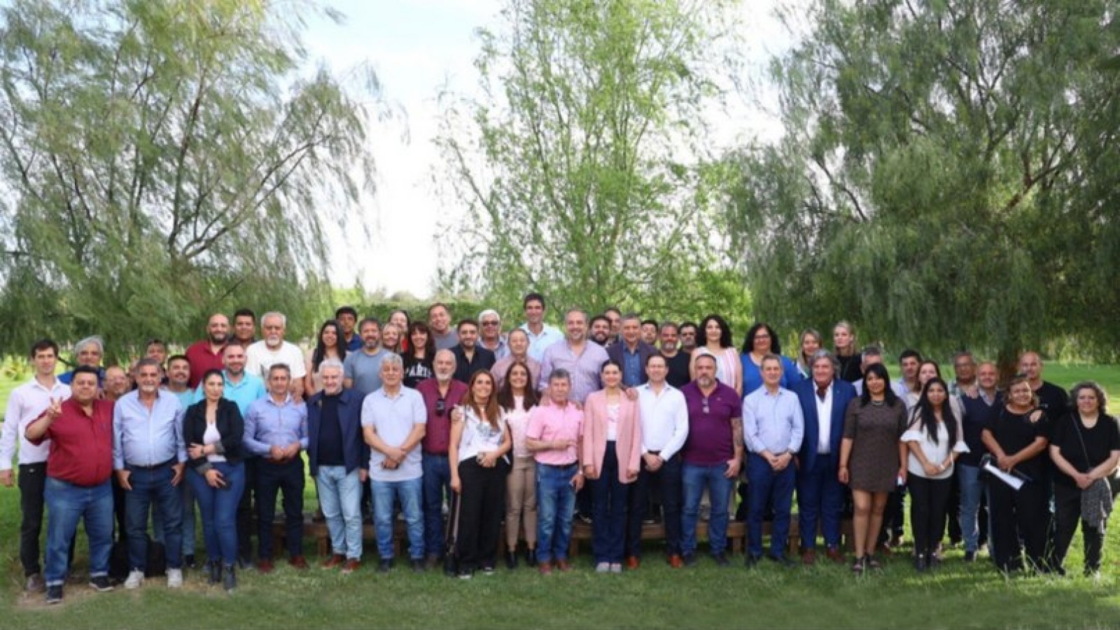 Unión por la Patria local y la foto de apoyo a la candidatura de Massa