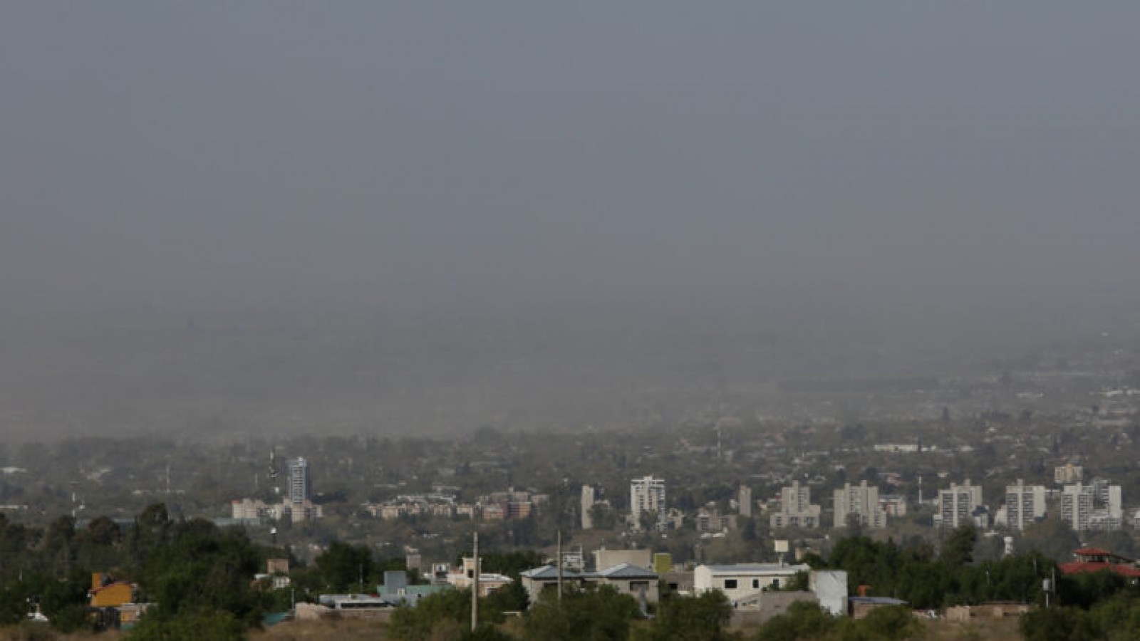 Viernes con viento Zonda fuerte y sin clases en toda la provincia de Mendoza