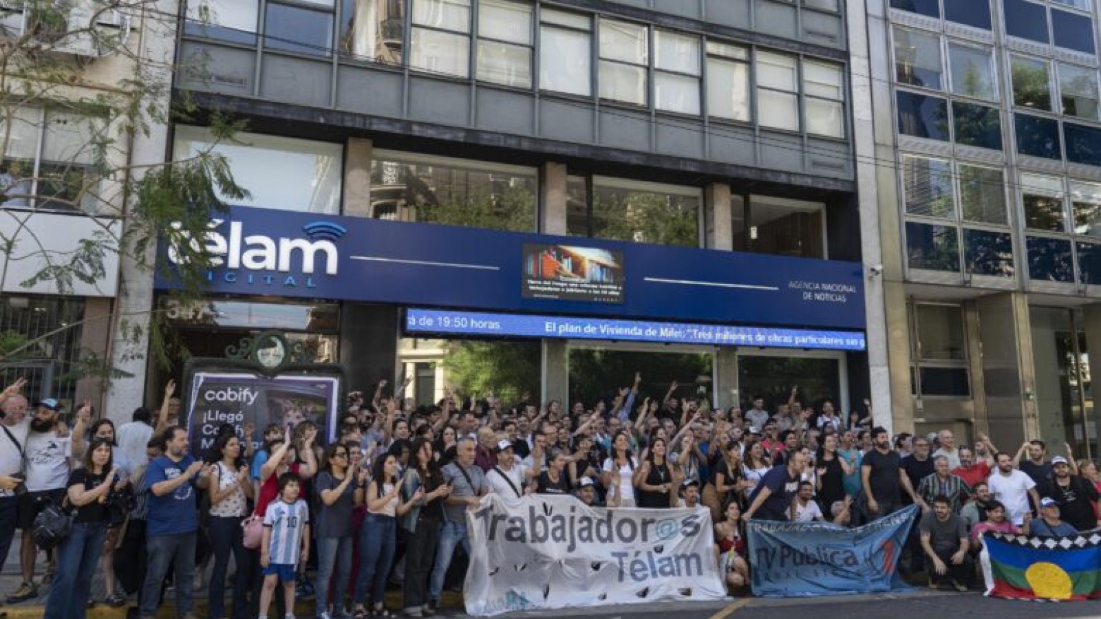 Gran convocatoria de trabajadores de Télam y de los medios públicos