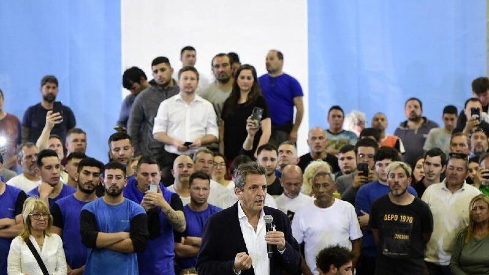 Massa convocó a votar con la bandera argentina «cueste lo que cueste»