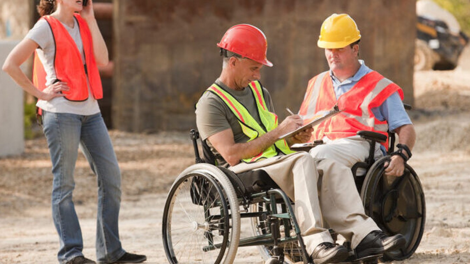 <p>Project engineers in wheelchairs discussing plans on site <a class="continue" href="https://portada.com.ar/massa-decretara-que-personas-con-discapacidad-puedan-trabajar-sin-perder-la-pension/project-engineers-in-wheelchairs-discussing-plans-on-site/">C