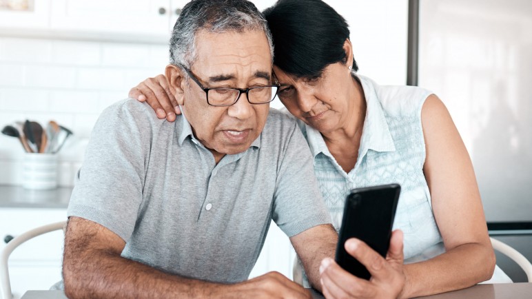 <p>She supports me through my struggles <a class="continue" href="https://portada.com.ar/55-mil-pesos-para-jubilaciones-minimas-y-un-20-de-incremento-en-todas-las-jubilaciones-y-pensiones/shot-of-a-senior-couple-looking-unhappy-while-using-a-phone-at-home